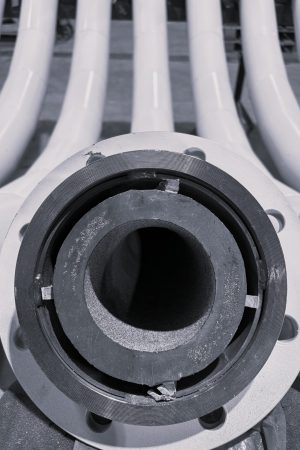 Met de Forti-productlijn van LEENDERS Techniek & Montage beschermen we machines tegen slijtage en verlengen we de levensduur van industriële installaties. Onze hoogwaardige materialen, coatings en componenten zorgen voor maximale standtijd, lagere onderhoudskosten en een duurzamer productieproces. Wij combineren technisch inzicht met praktisch vakmanschap voor blijvende resultaten.