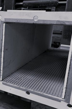 Met de Forti-productlijn van LEENDERS Techniek & Montage beschermen we machines tegen slijtage en verlengen we de levensduur van industriële installaties. Onze hoogwaardige materialen, coatings en componenten zorgen voor maximale standtijd, lagere onderhoudskosten en een duurzamer productieproces. Wij combineren technisch inzicht met praktisch vakmanschap voor blijvende resultaten.