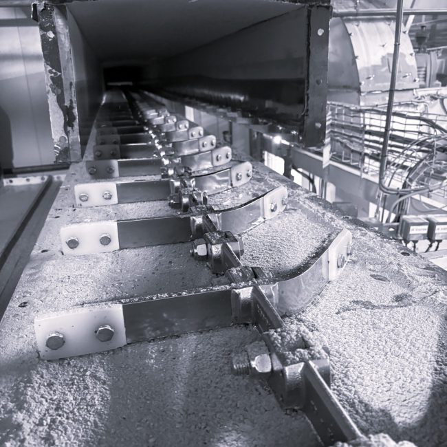 Met de Forti-productlijn van LEENDERS Techniek & Montage beschermen we machines tegen slijtage en verlengen we de levensduur van industriële installaties. Onze hoogwaardige materialen, coatings en componenten zorgen voor maximale standtijd, lagere onderhoudskosten en een duurzamer productieproces. Wij combineren technisch inzicht met praktisch vakmanschap voor blijvende resultaten.