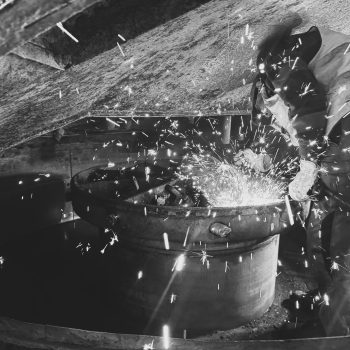 Met de Forti-productlijn van LEENDERS Techniek & Montage beschermen we machines tegen slijtage en verlengen we de levensduur van industriële installaties. Onze hoogwaardige materialen, coatings en componenten zorgen voor maximale standtijd, lagere onderhoudskosten en een duurzamer productieproces. Wij combineren technisch inzicht met praktisch vakmanschap voor blijvende resultaten.