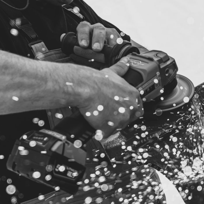 LEENDERS Techniek & Montage biedt complete technische oplossingen en projectmanagement voor industriële installaties. Van analyse tot realisatie: wij lossen complexe mechanische vraagstukken op met vakmanschap, maatwerk en efficiëntie. Dankzij onze ervaring in engineering, onderhoud, revisie en montage zorgen wij dat elke installatie betrouwbaar, duurzaam en optimaal blijft presteren.