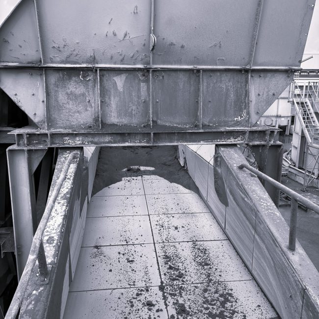 Met de Forti-productlijn van LEENDERS Techniek & Montage beschermen we machines tegen slijtage en verlengen we de levensduur van industriële installaties. Onze hoogwaardige materialen, coatings en componenten zorgen voor maximale standtijd, lagere onderhoudskosten en een duurzamer productieproces. Wij combineren technisch inzicht met praktisch vakmanschap voor blijvende resultaten.